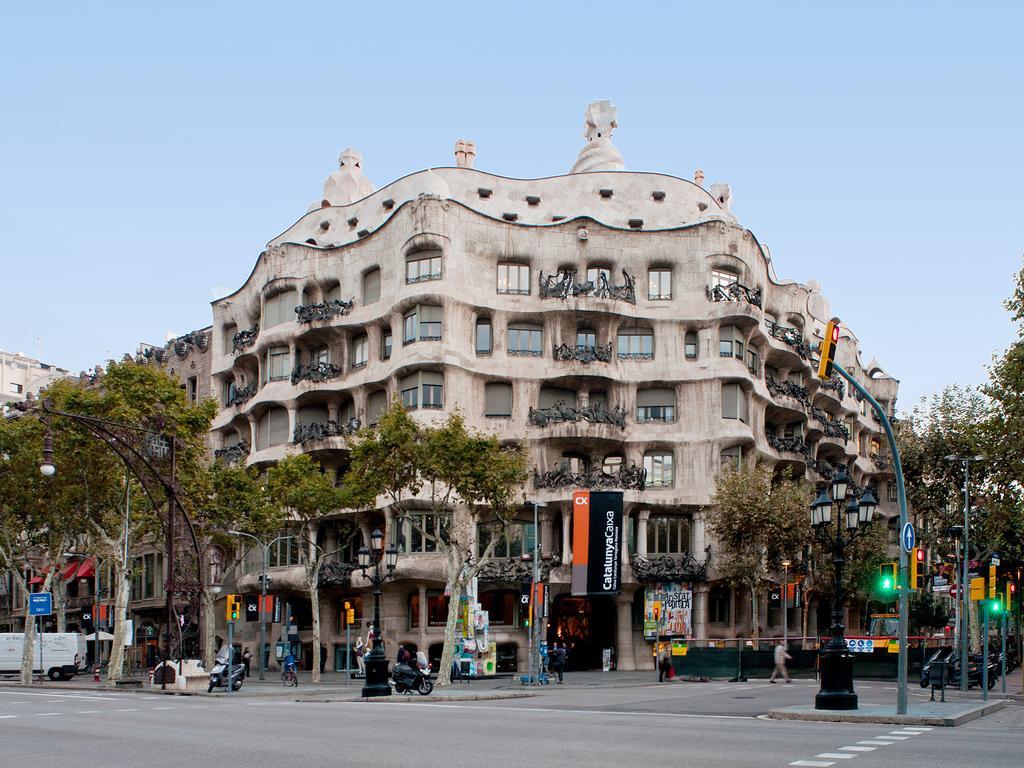 Lumine Suites Barcelona Hostal Exterior photo